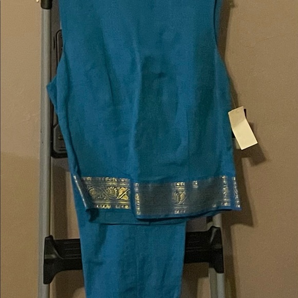 Miss Scarlet - Picture 1 of 2